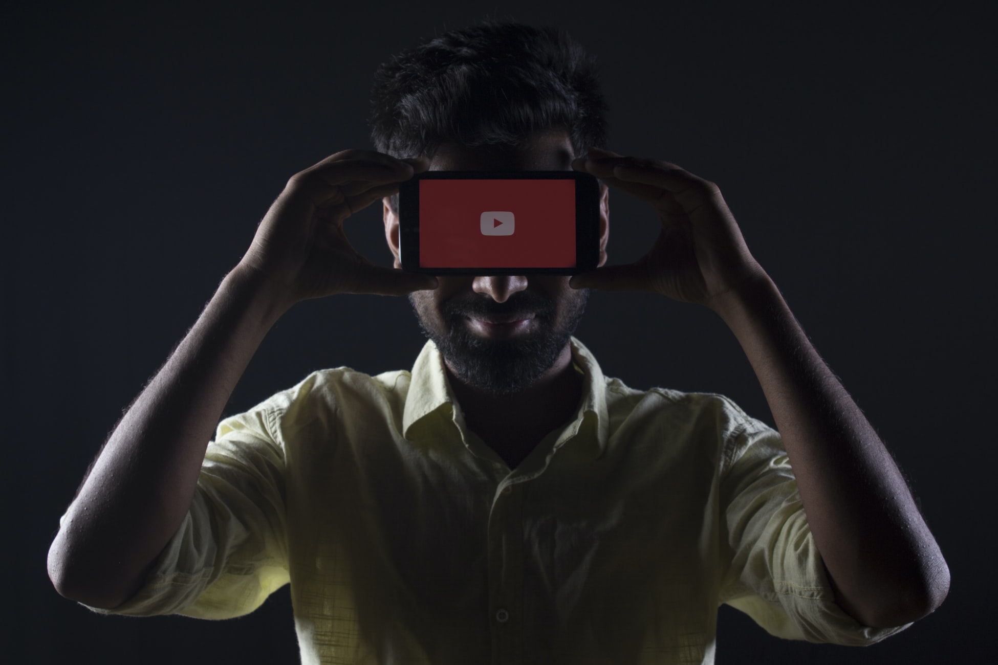 https://www.e2b-consulting.com/wp-content/uploads/2020/06/watching-youtube-1.jpg